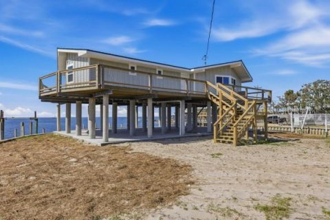 Casa en venta en Horseshoe Beach, Florida, 3 dormitorios, 125.6 m2 № 2141607 - foto 3