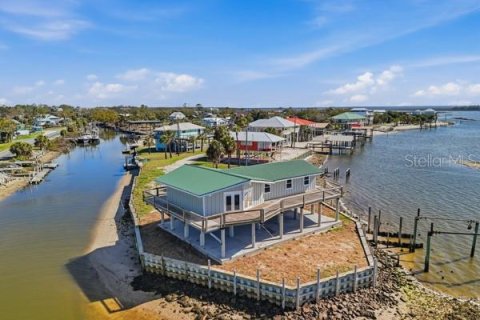 Casa en venta en Horseshoe Beach, Florida, 3 dormitorios, 125.6 m2 № 2141607 - foto 4