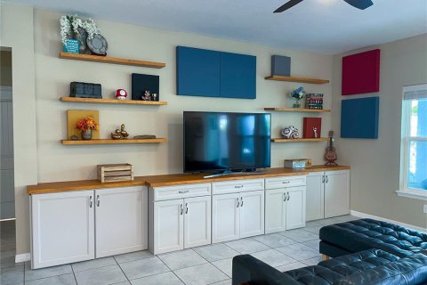 House in Orlando, Florida 5 bedrooms, 287.63 sq.m. № 1824883 - photo 5