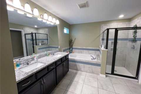 House in Orlando, Florida 5 bedrooms, 287.63 sq.m. № 1824883 - photo 9
