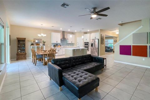 House in Orlando, Florida 5 bedrooms, 287.63 sq.m. № 1824883 - photo 3
