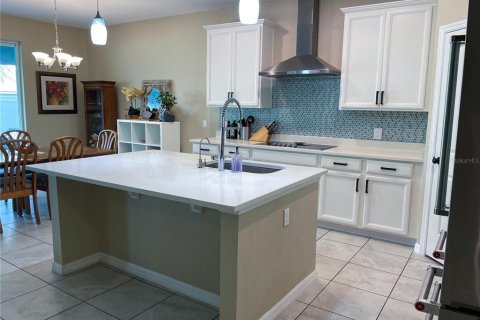 House in Orlando, Florida 5 bedrooms, 287.63 sq.m. № 1824883 - photo 4