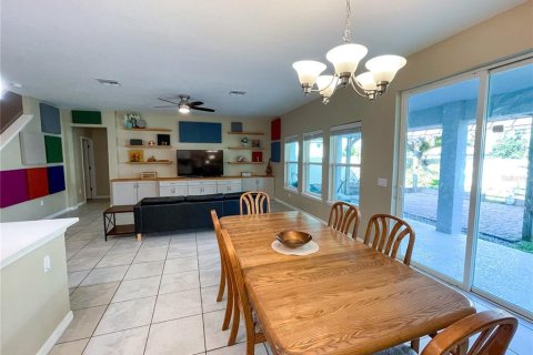House in Orlando, Florida 5 bedrooms, 287.63 sq.m. № 1824883 - photo 20