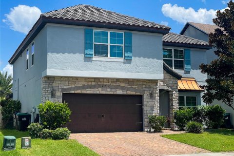 House in Orlando, Florida 5 bedrooms, 287.63 sq.m. № 1824883 - photo 1