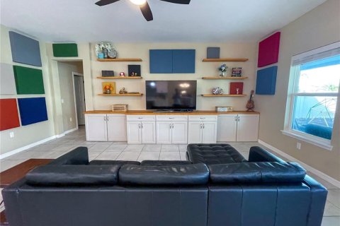 House in Orlando, Florida 5 bedrooms, 287.63 sq.m. № 1824883 - photo 21