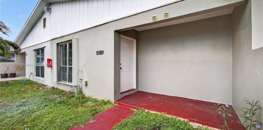 Condo in West Palm Beach, Florida, 2 bedrooms № 1892695