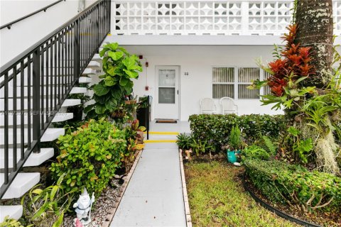Condo in Hallandale Beach, Florida, 1 bedroom  № 2040431 - photo 20