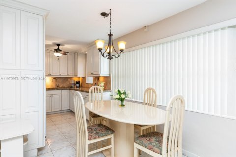 Condo in Hallandale Beach, Florida, 1 bedroom  № 2040431 - photo 8