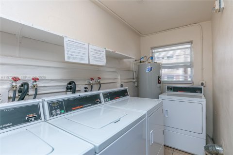 Condo in Hallandale Beach, Florida, 1 bedroom  № 2040431 - photo 29