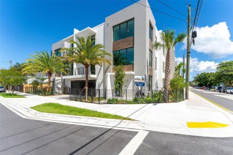 Townhouse in Miami, Florida 3 bedrooms, 170.1 sq.m. № 1941914 - photo 3