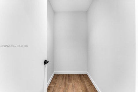 Townhouse in Miami, Florida 3 bedrooms, 170.1 sq.m. № 1941914 - photo 24