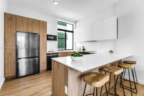 Townhouse in Miami, Florida 3 bedrooms, 170.1 sq.m. № 1941914 - photo 16