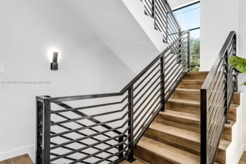 Townhouse in Miami, Florida 3 bedrooms, 170.1 sq.m. № 1941914 - photo 10