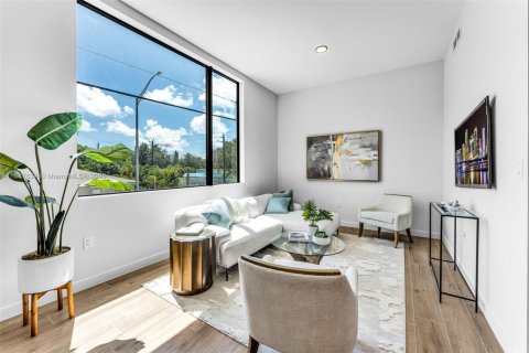 Townhouse in Miami, Florida 3 bedrooms, 170.1 sq.m. № 1941914 - photo 9