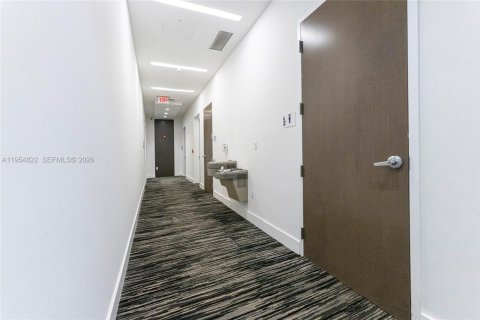 Commercial property in Miami, Florida № 2009284 - photo 13