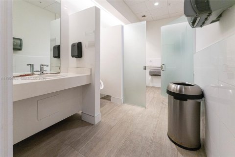 Commercial property in Miami, Florida № 2009284 - photo 15