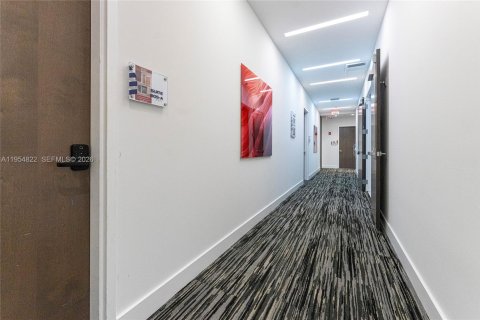 Commercial property in Miami, Florida № 2009284 - photo 12