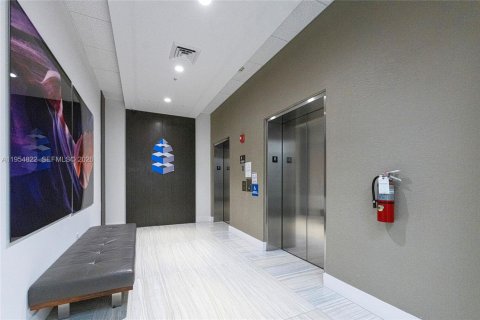 Commercial property in Miami, Florida № 2009284 - photo 9