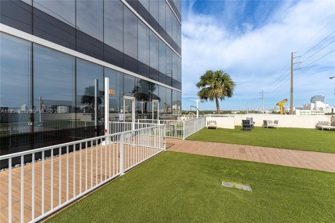Commercial property in Miami, Florida № 2009284 - photo 4