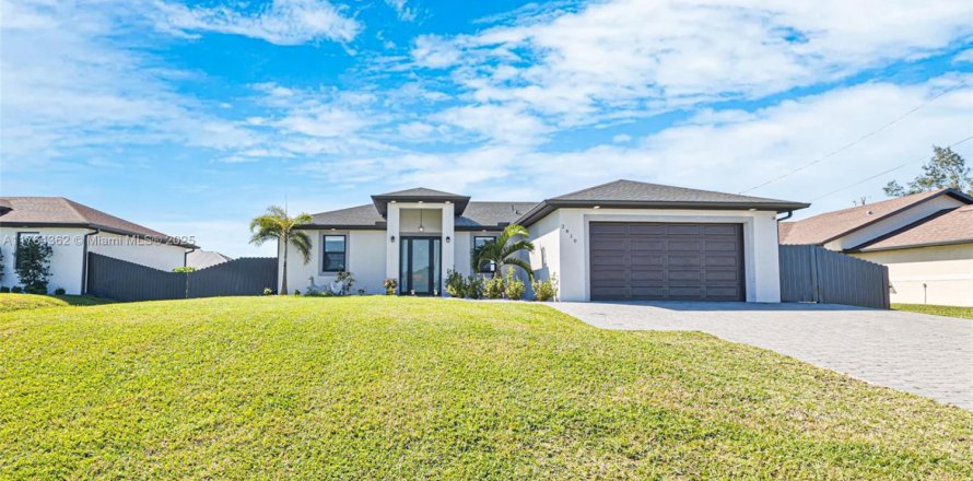 Villa ou maison à Cape Coral, Floride 3 chambres, 129.51 m2 № 1939517