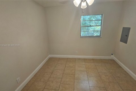 House in South Daytona, Florida 3 bedrooms, 107.4 sq.m. № 1850574 - photo 6