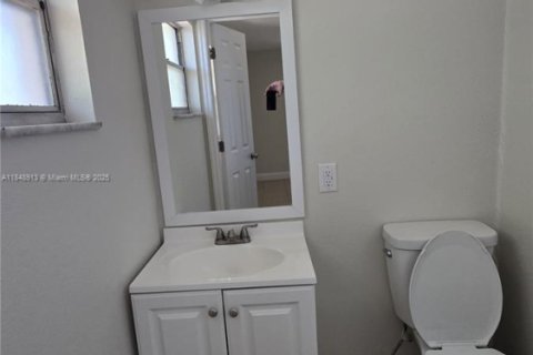 House in South Daytona, Florida 3 bedrooms, 107.4 sq.m. № 1850574 - photo 20