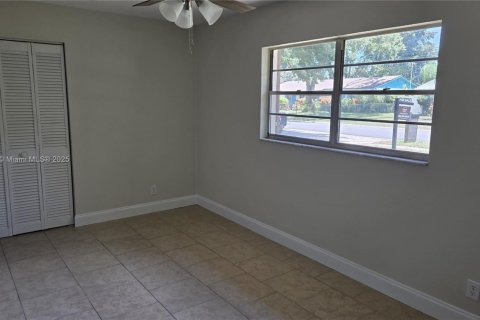 House in South Daytona, Florida 3 bedrooms, 107.4 sq.m. № 1850574 - photo 23