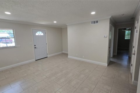 House in South Daytona, Florida 3 bedrooms, 107.4 sq.m. № 1850574 - photo 12