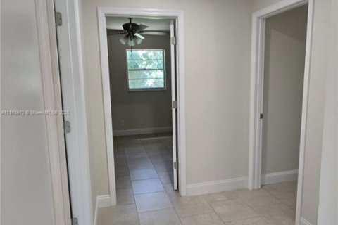 House in South Daytona, Florida 3 bedrooms, 107.4 sq.m. № 1850574 - photo 19
