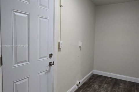 House in South Daytona, Florida 3 bedrooms, 107.4 sq.m. № 1850574 - photo 17