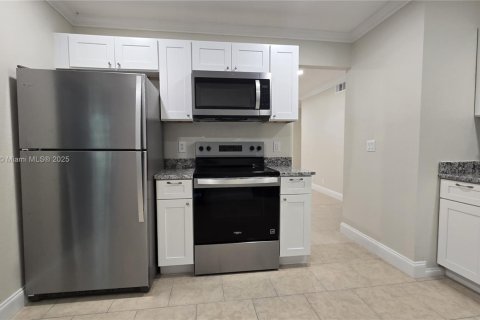 House in South Daytona, Florida 3 bedrooms, 107.4 sq.m. № 1850574 - photo 16