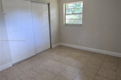 House in South Daytona, Florida 3 bedrooms, 107.4 sq.m. № 1850574 - photo 27