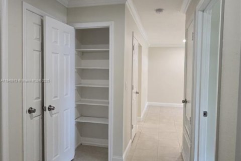 House in South Daytona, Florida 3 bedrooms, 107.4 sq.m. № 1850574 - photo 22