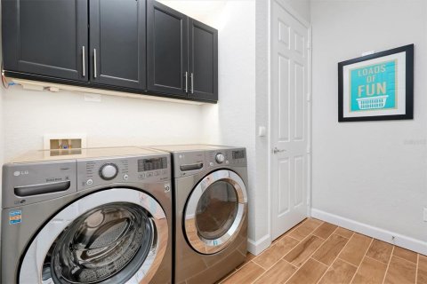 Condo in Orlando, Florida, 3 bedrooms № 2204736 - photo 30