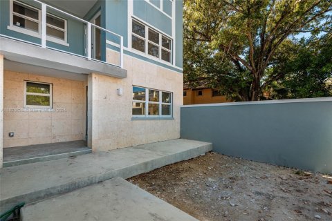 Townhouse in Fort Lauderdale, Florida 4 bedrooms, 186.36 sq.m. № 1940138 - photo 9