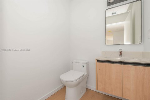 Townhouse in Fort Lauderdale, Florida 4 bedrooms, 186.36 sq.m. № 1940138 - photo 19