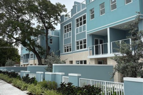 Townhouse in Fort Lauderdale, Florida 4 bedrooms, 186.36 sq.m. № 1940138 - photo 5