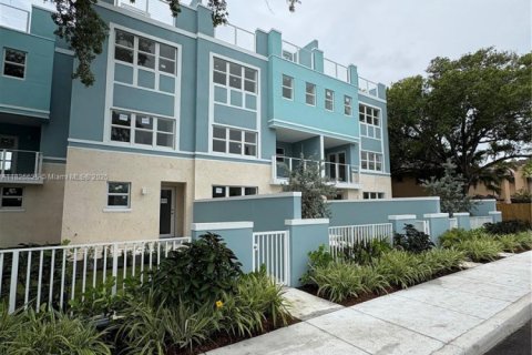Townhouse in Fort Lauderdale, Florida 4 bedrooms, 186.36 sq.m. № 1940138 - photo 7