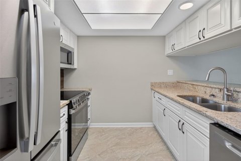 Condo in Crystal River, Florida, 2 bedrooms  № 2102525 - photo 9
