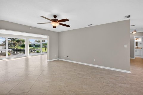 Condo in Crystal River, Florida, 2 bedrooms  № 2102525 - photo 6