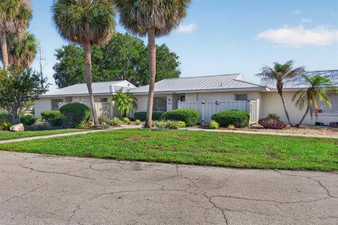 Condo in Crystal River, Florida, 2 bedrooms  № 2102525 - photo 2