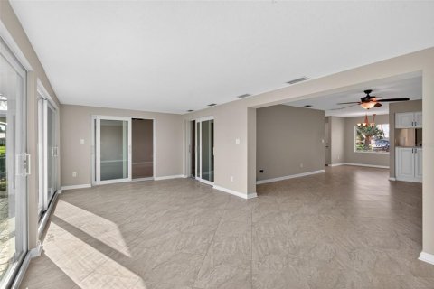 Condo in Crystal River, Florida, 2 bedrooms  № 2102525 - photo 15