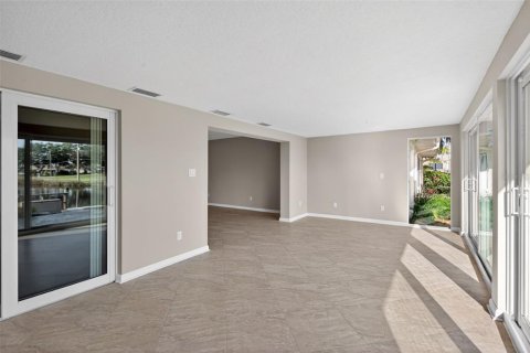Condo in Crystal River, Florida, 2 bedrooms  № 2102525 - photo 16