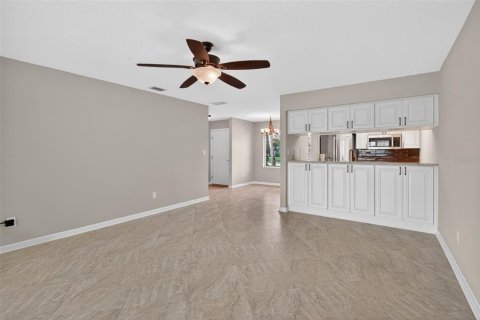 Condo in Crystal River, Florida, 2 bedrooms  № 2102525 - photo 8