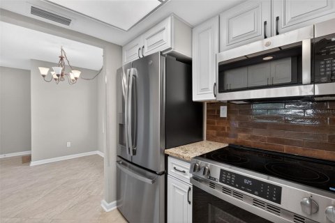 Condo in Crystal River, Florida, 2 bedrooms  № 2102525 - photo 11