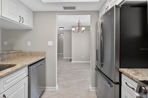 Condo in Crystal River, Florida, 2 bedrooms  № 2102525 - photo 12