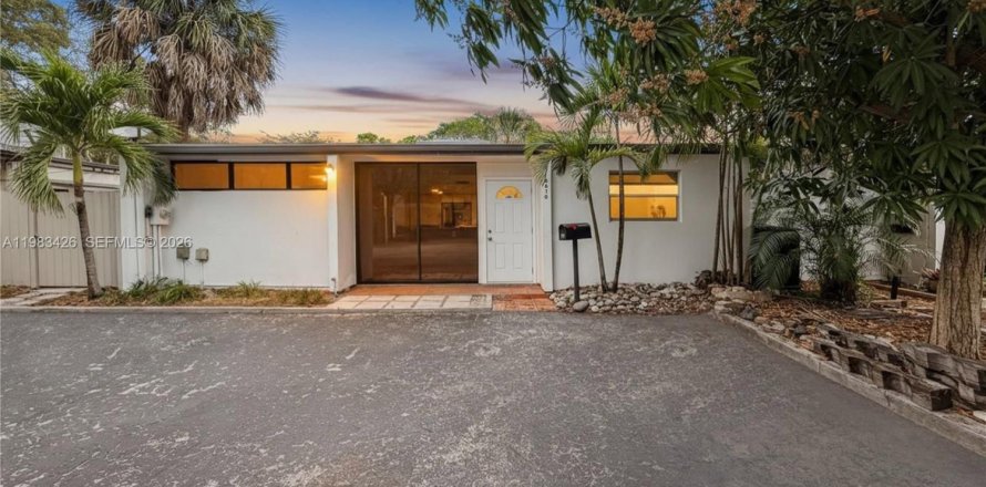 Таунхаус в Майами-Лейкс, Флорида 2 спальни, 73.39м2 № 2047257