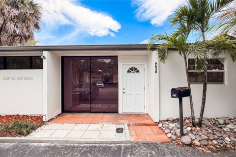 Купить таунхаус в Майами-Лейкс, Флорида 2 спальни, 73.39м2, № 2047257 - фото 2