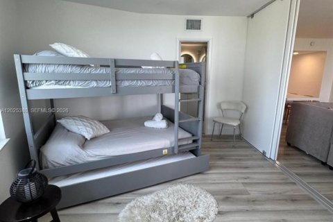 Condominio en alquiler en Miami Beach, Florida, 2 dormitorios, 97.55 m2 № 2085685 - foto 23