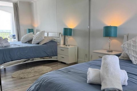 Condominio en alquiler en Miami Beach, Florida, 2 dormitorios, 97.55 m2 № 2085685 - foto 18
